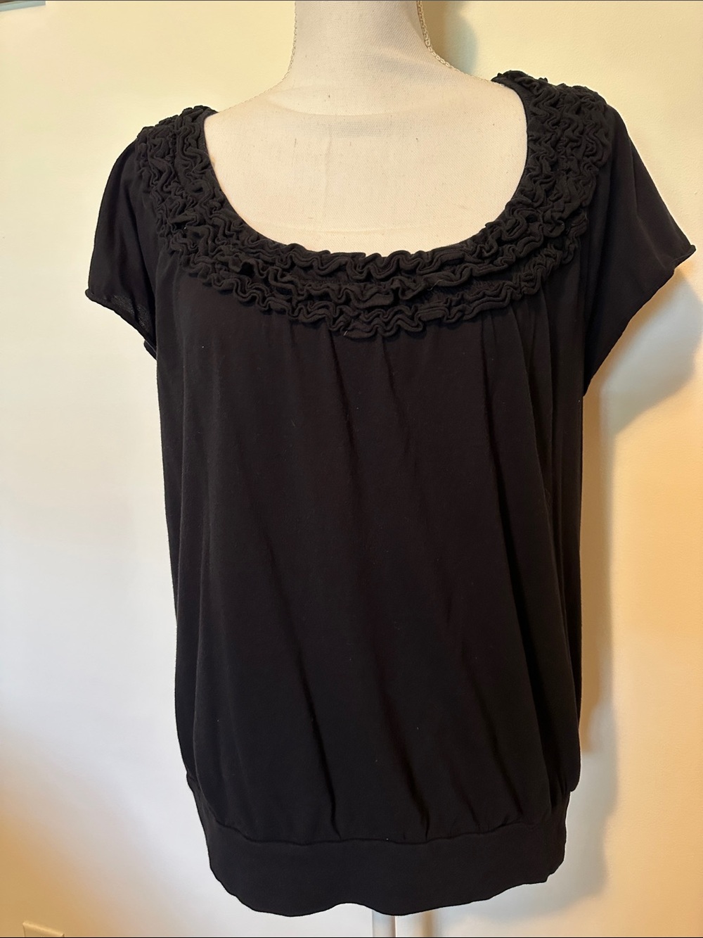 Women's Black Ruffle Scoop Neck Top Large